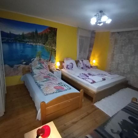 Ferienwohnung Kert Oevezeti Lakas Gyöngyös Exterior foto