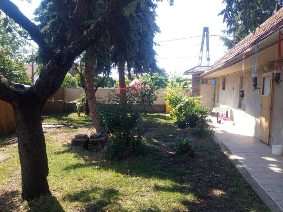 Ferienwohnung Kert Oevezeti Lakas Gyöngyös Exterior foto